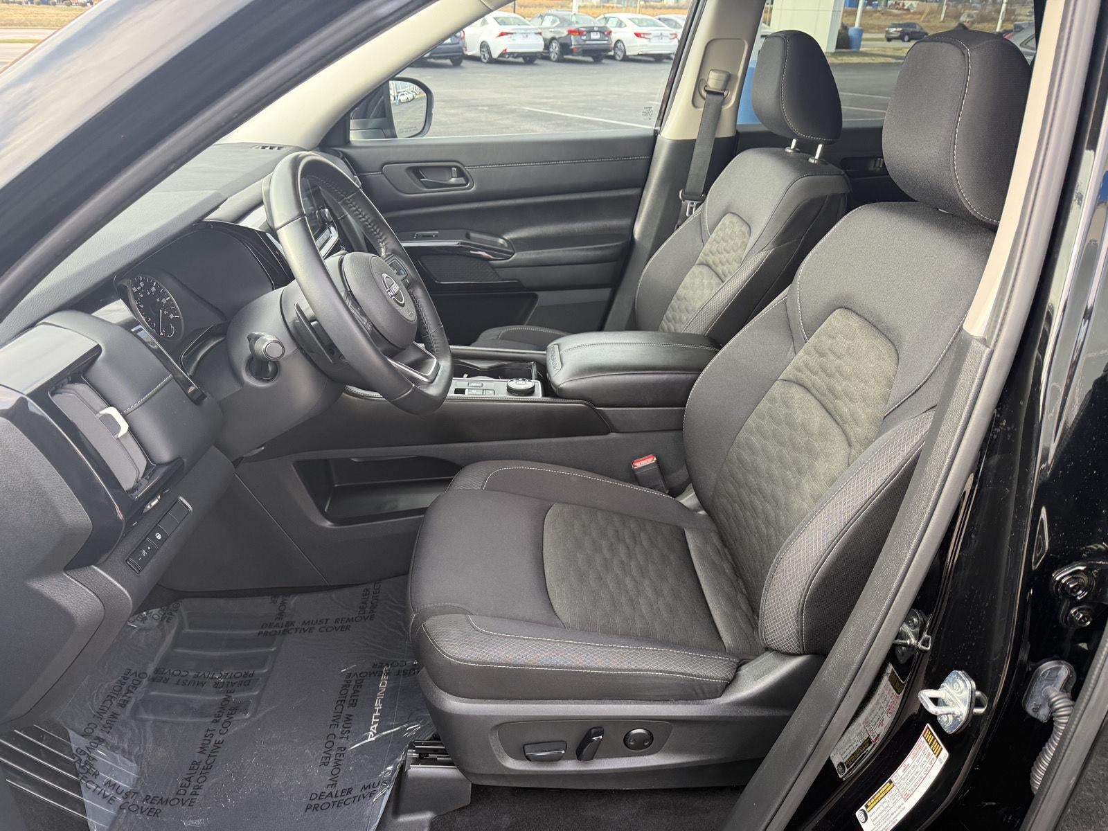 2024 Nissan Pathfinder SV