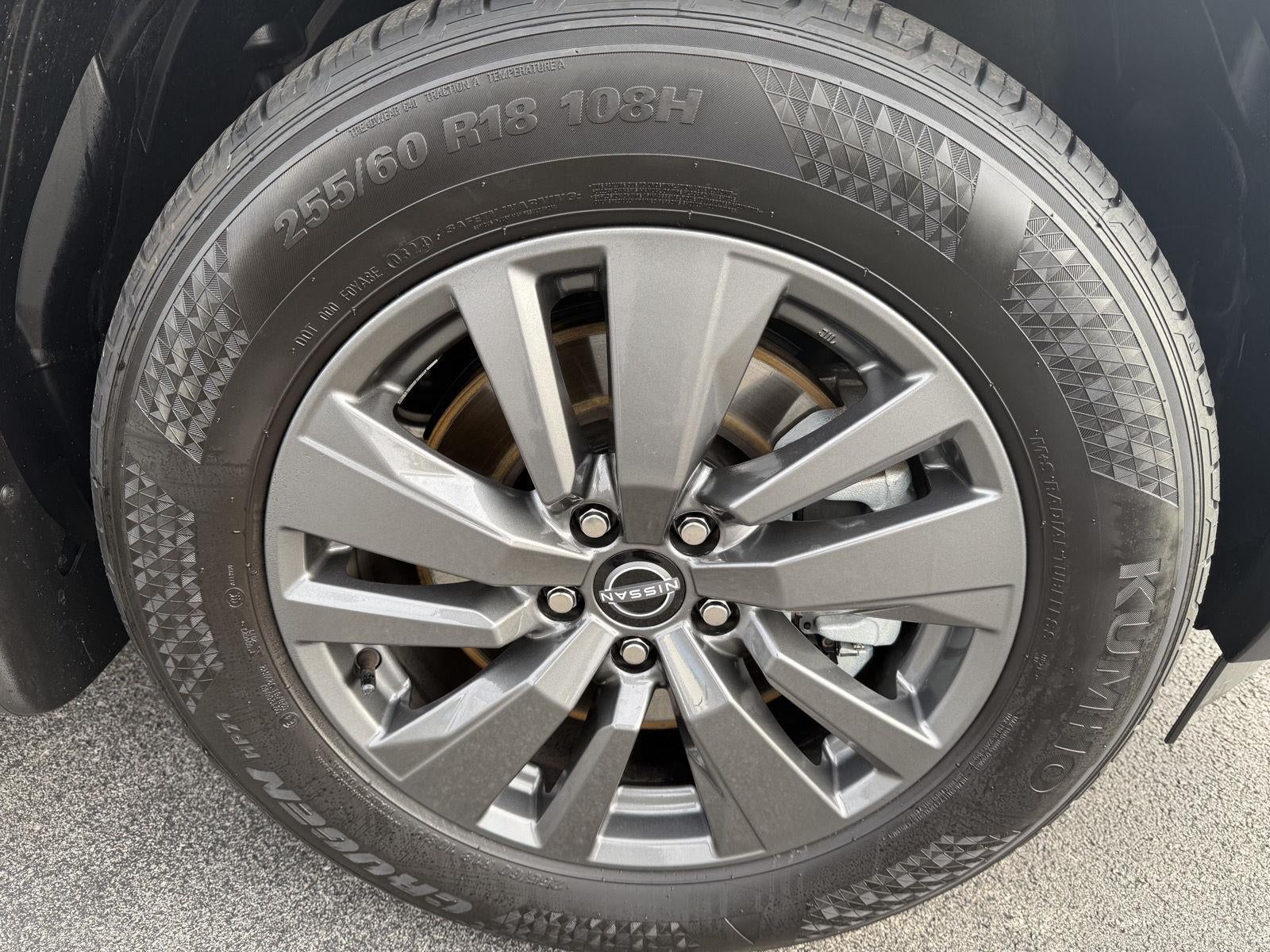 2024 Nissan Pathfinder SV