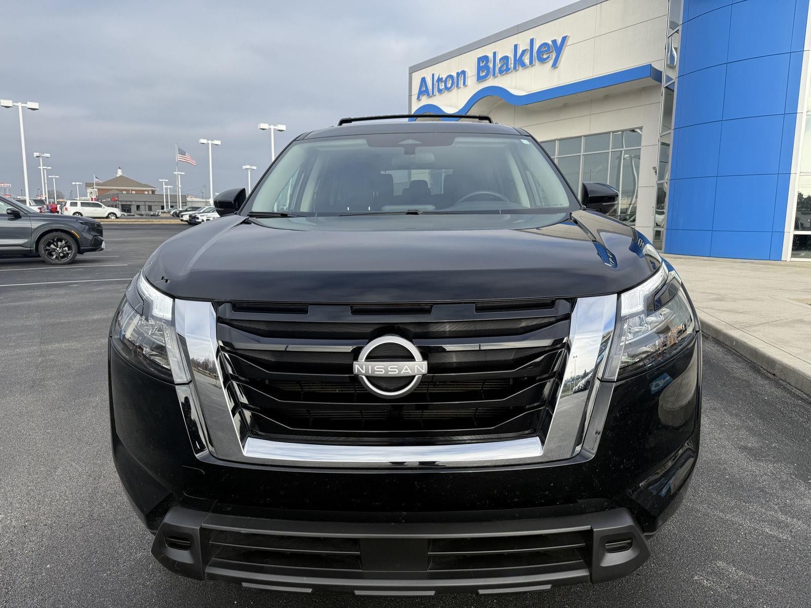 2024 Nissan Pathfinder SV