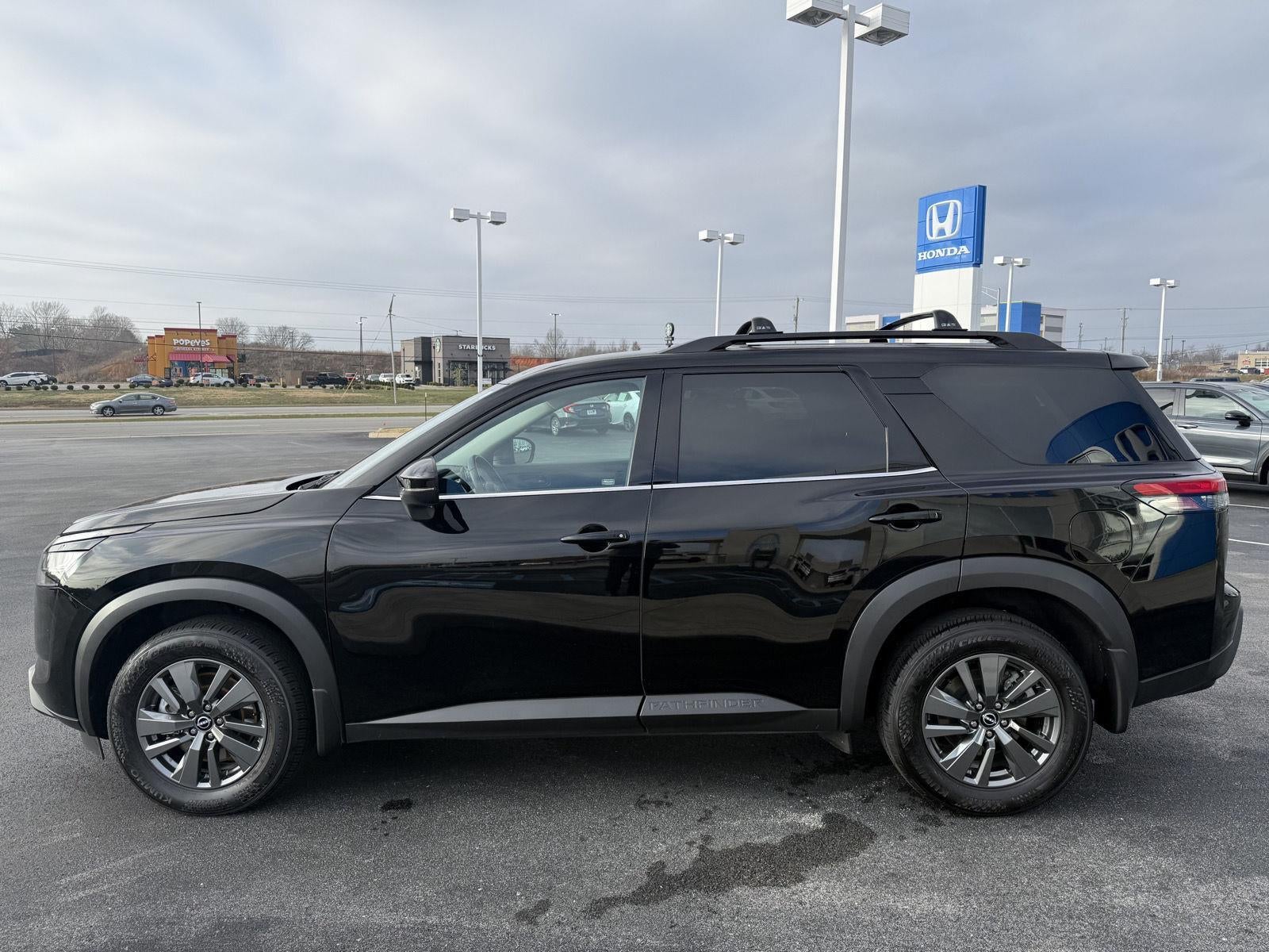 2024 Nissan Pathfinder SV