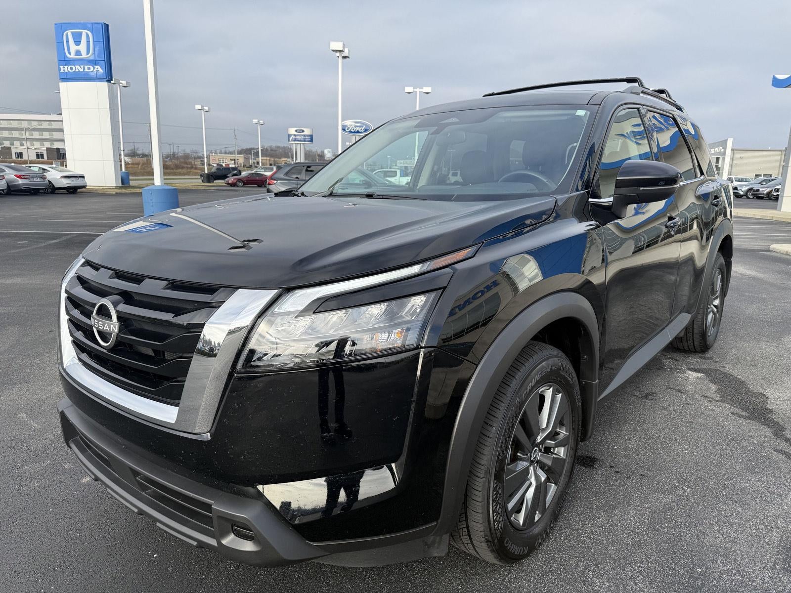 2024 Nissan Pathfinder SV