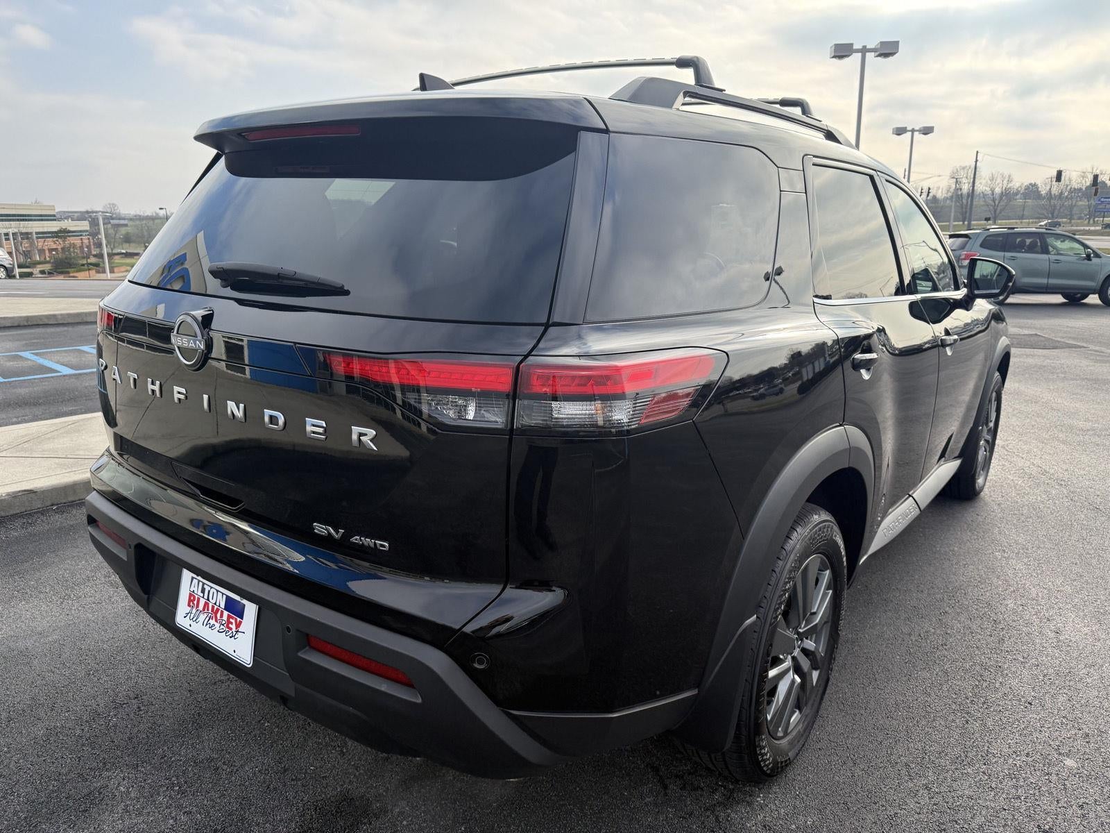 2024 Nissan Pathfinder SV