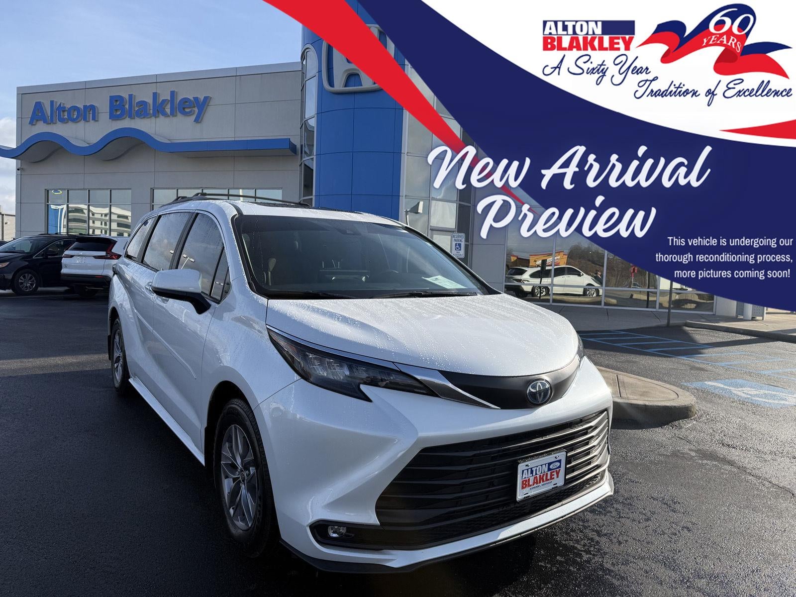 2025 Toyota Sienna XLE