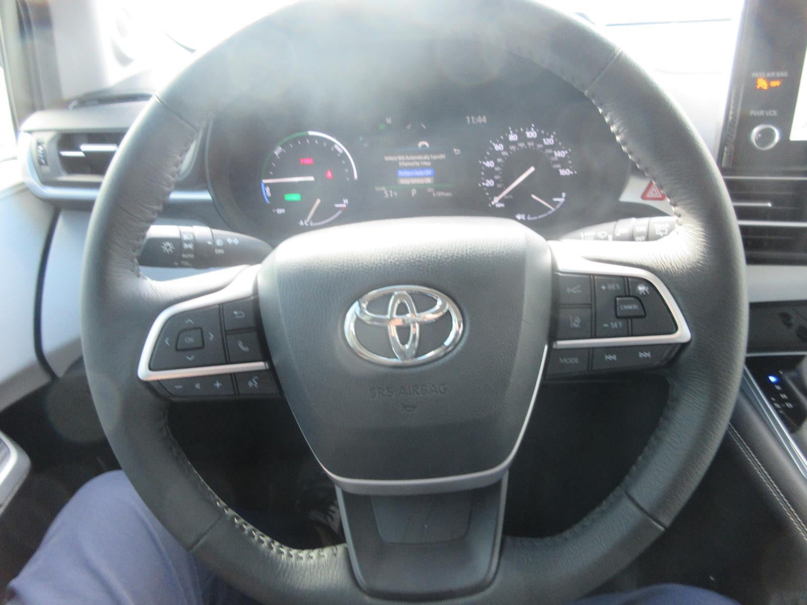 2025 Toyota Sienna XLE