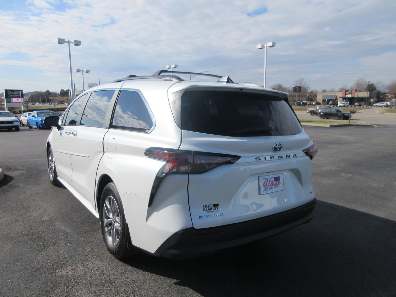 2025 Toyota Sienna XLE