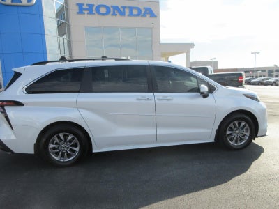 2025 Toyota Sienna XLE