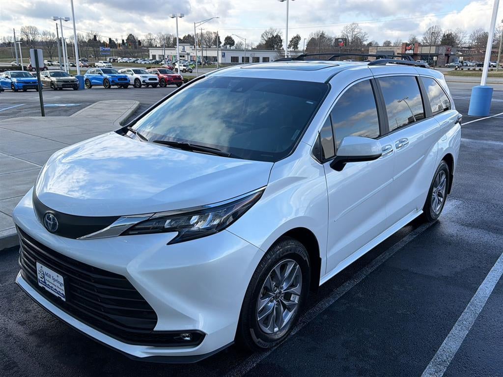 2025 Toyota Sienna XLE