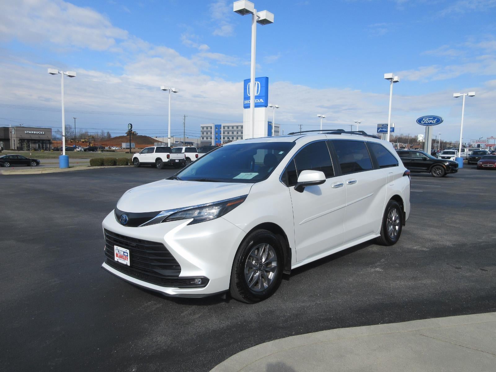 2025 Toyota Sienna XLE