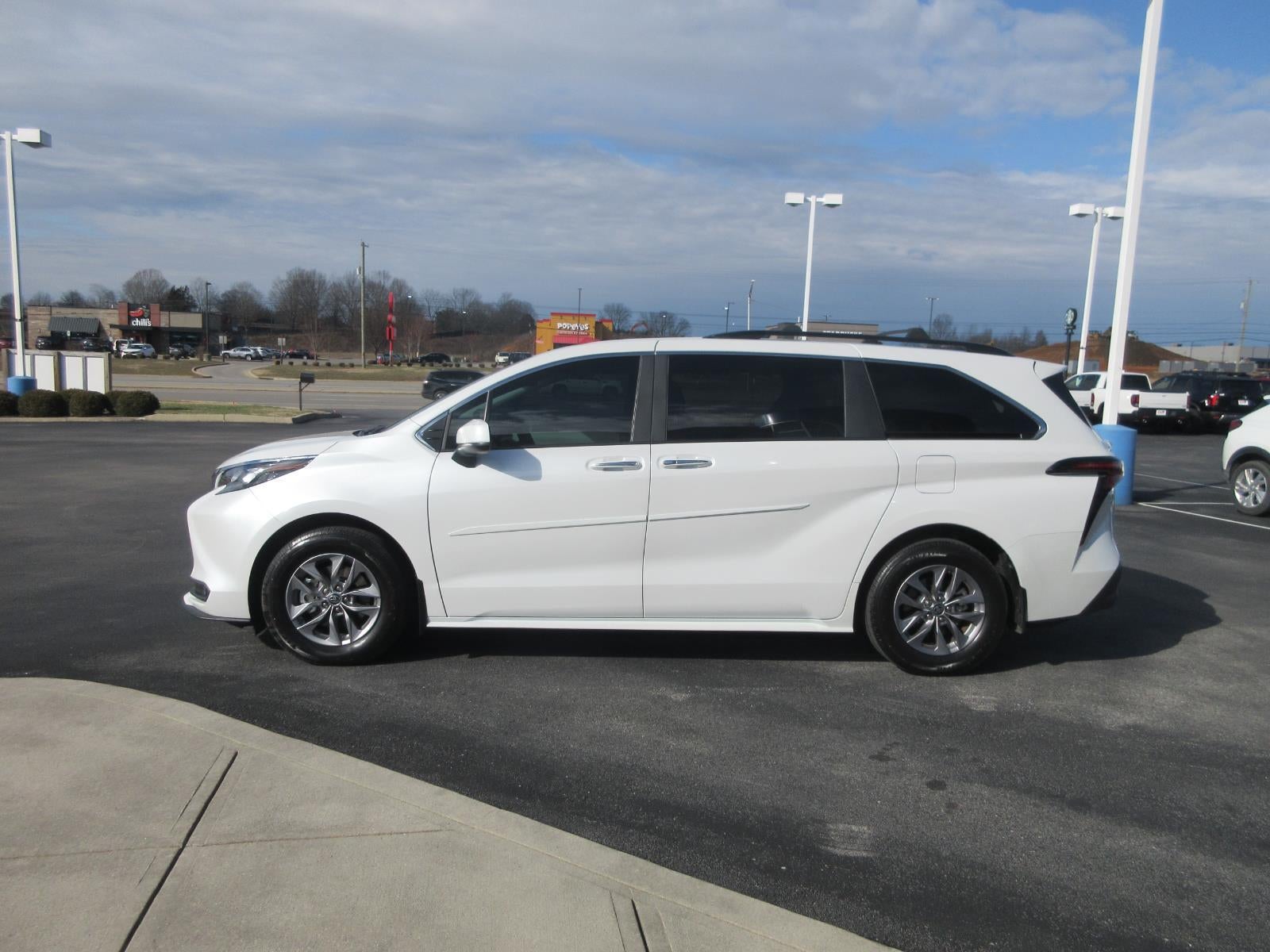 2025 Toyota Sienna XLE