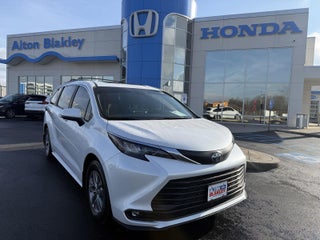 2025 Toyota Sienna XLE